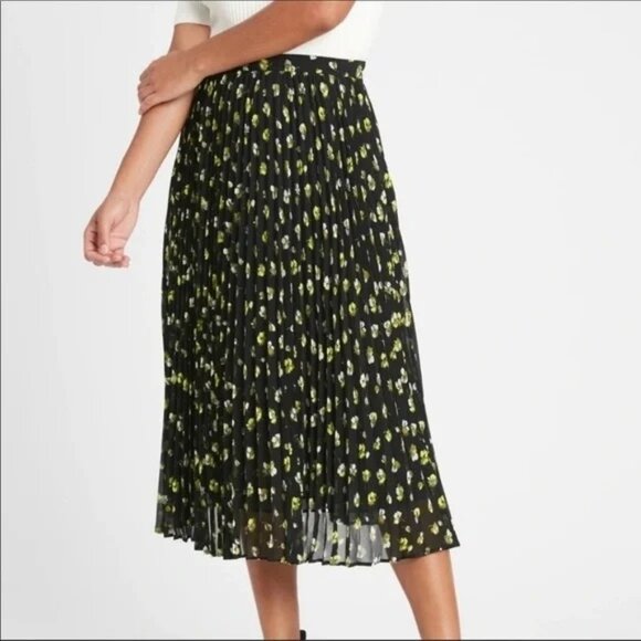 NEW Banana Republic Womens 8 Pleated Midi Skirt Floral Print Side Zip Closure - Picture 1 of 10